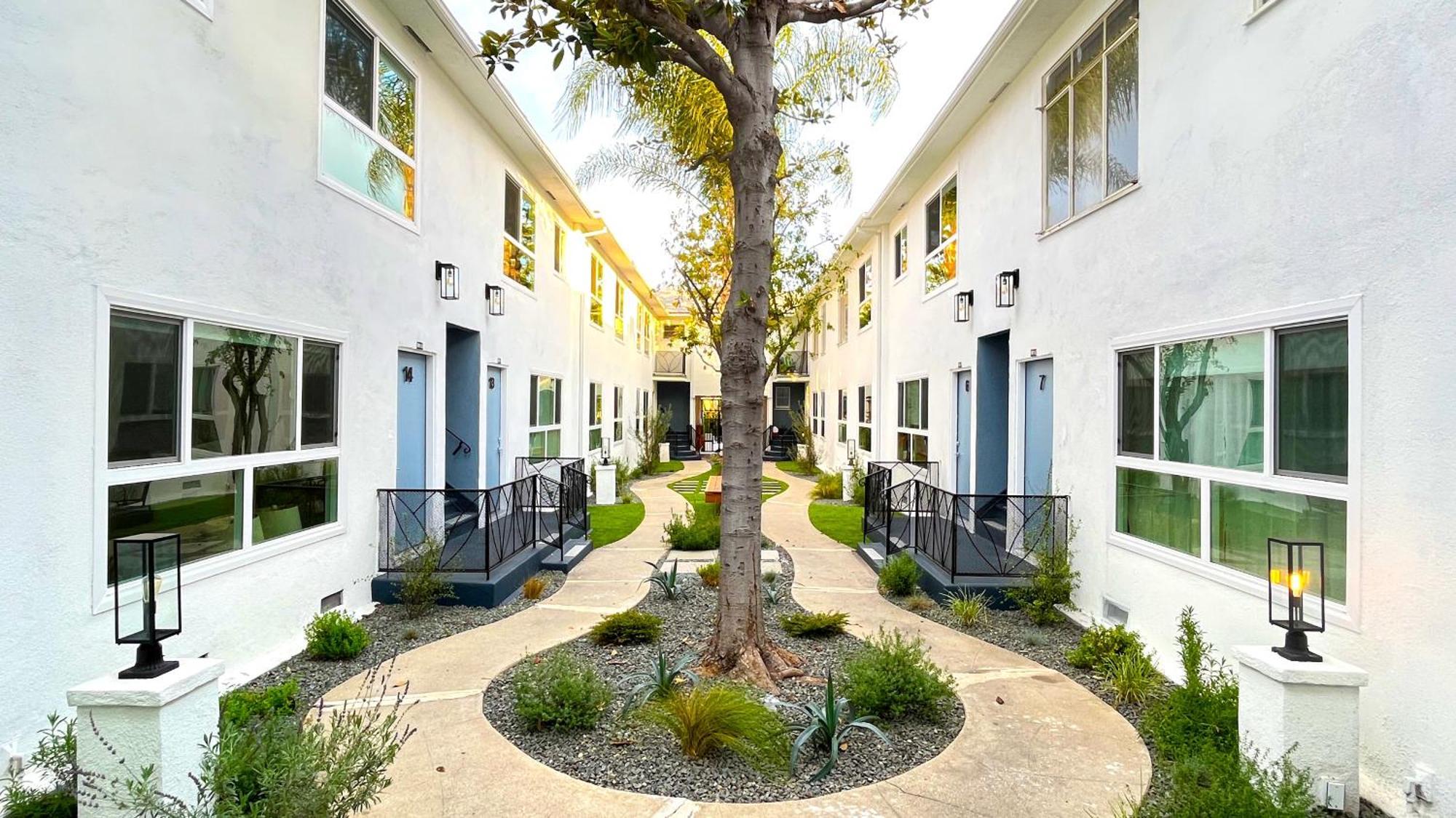 Hollywood/Thai Town Courtyard Apartment ลอสแอนเจลิส ภายนอก รูปภาพ
